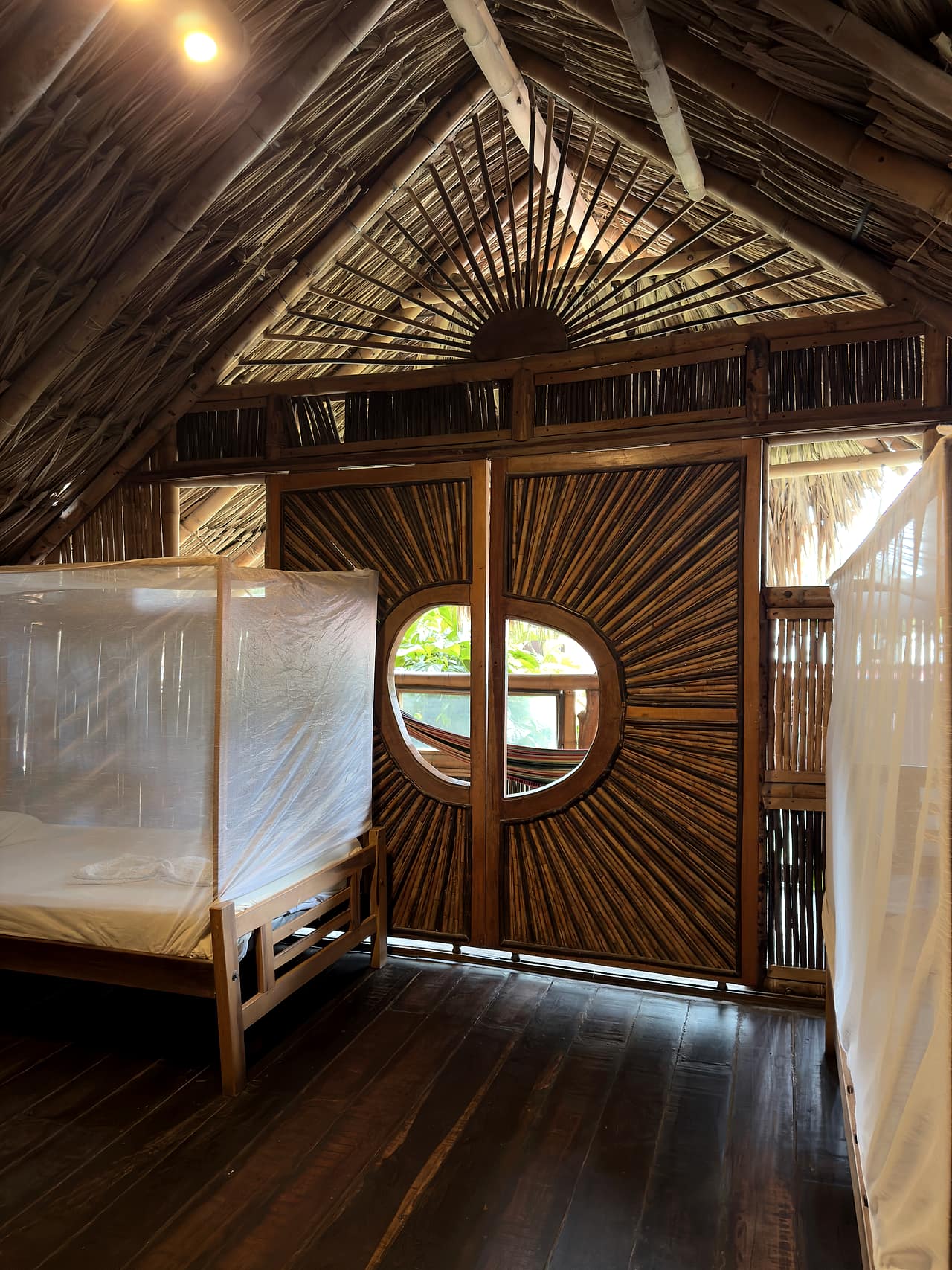 Habitación con detalles en guadua